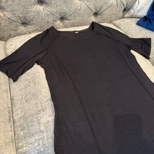 Lululemon Athletica Women’s Black Running Short Sleeve Tee - Size 6